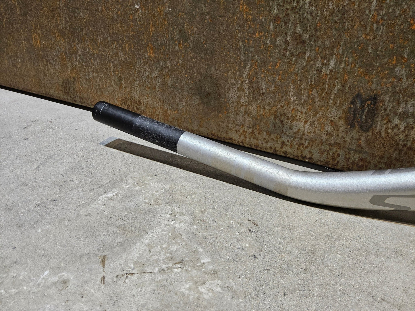 Lenker von Syncros, SYNCROS FRASER IC SL N1NO LENKER - / VORBAUEINHEIT 740 / 90MM vor USEDBIKES - OB.DE Hintergrund