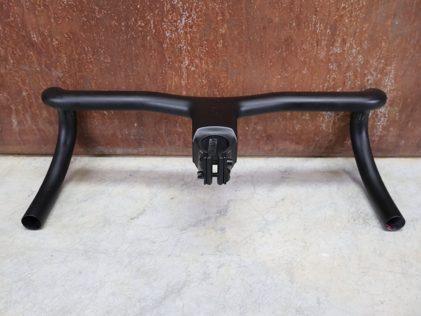 Lenker von Syncros, SYNCROS IC - R100 - SL LENKER - / VORBAUEINHEIT 400 / 110MM vor USEDBIKES - OB.DE Hintergrund