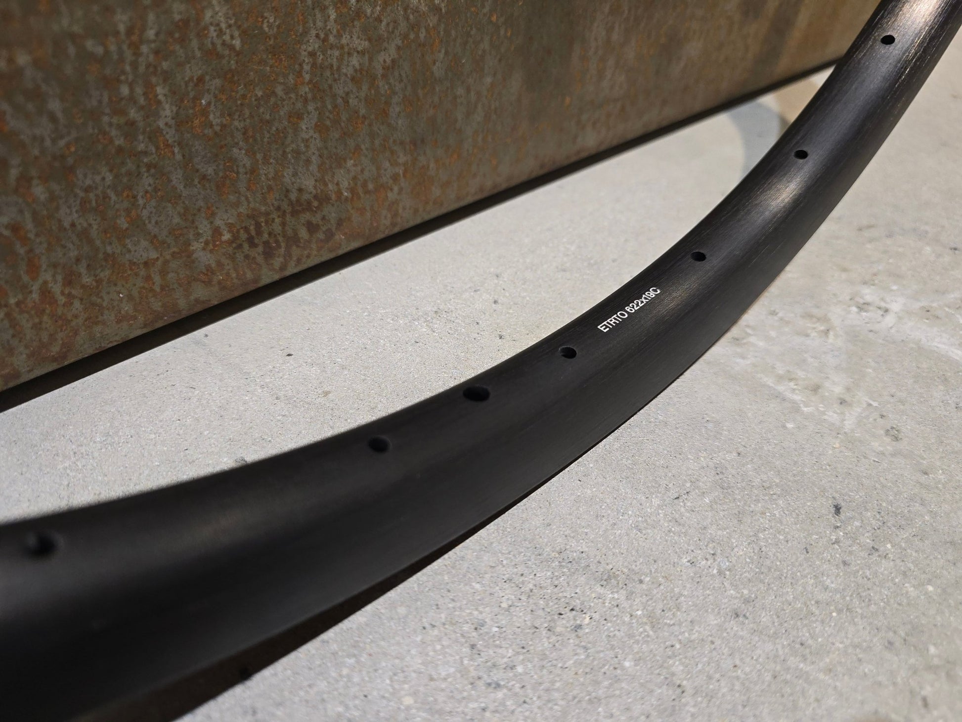 Laufrad/Laufradsatz von Syncros, SYNCROS RP 2.0 DISC FELGE 700C / 32 LOCH in variant_title vor USEDBIKES - OB.DE Hintergrund