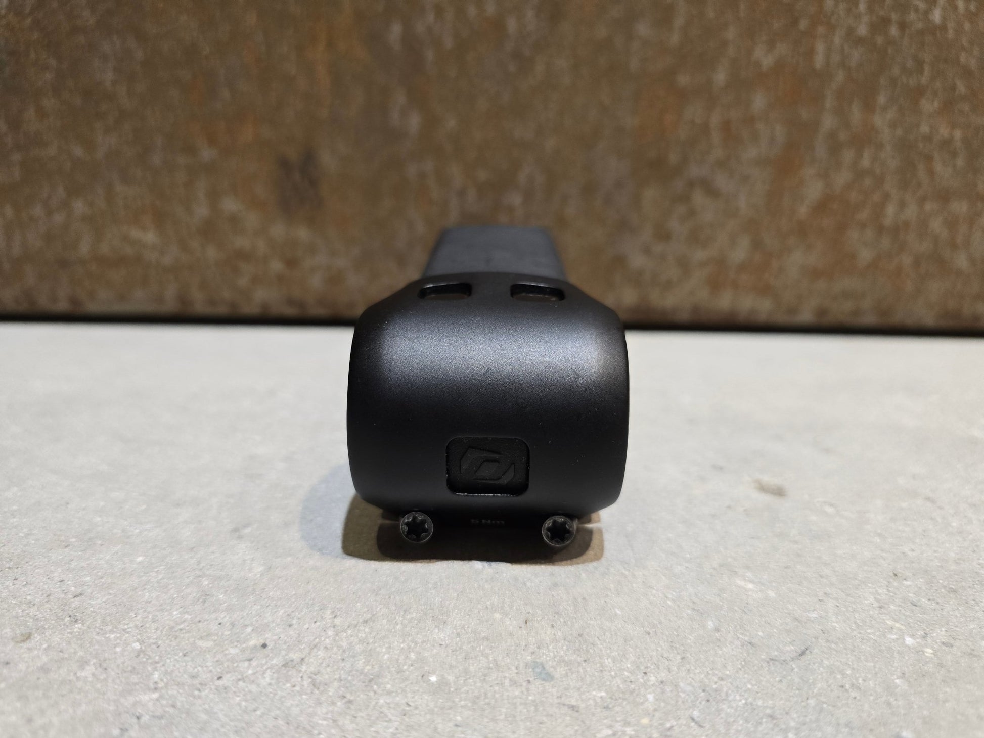 Vorbau von Syncros, SYNCROS RR 1.5 VORBAU 110 / 120MM / INKL. SPACER in variant_title vor USEDBIKES - OB.DE Hintergrund