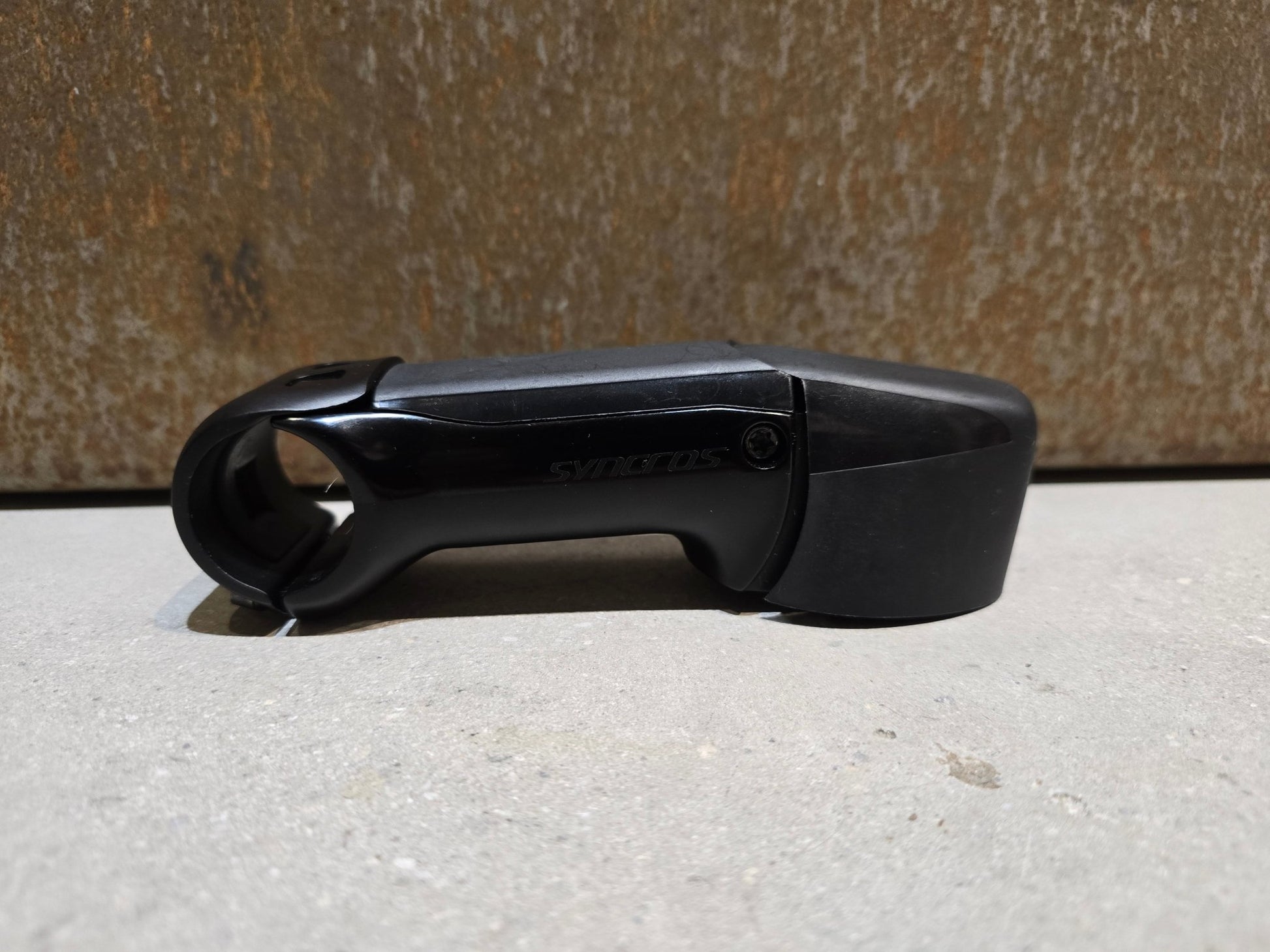 Vorbau von Syncros, SYNCROS RR 1.5 VORBAU 110 / 120MM / INKL. SPACER in variant_title vor USEDBIKES - OB.DE Hintergrund