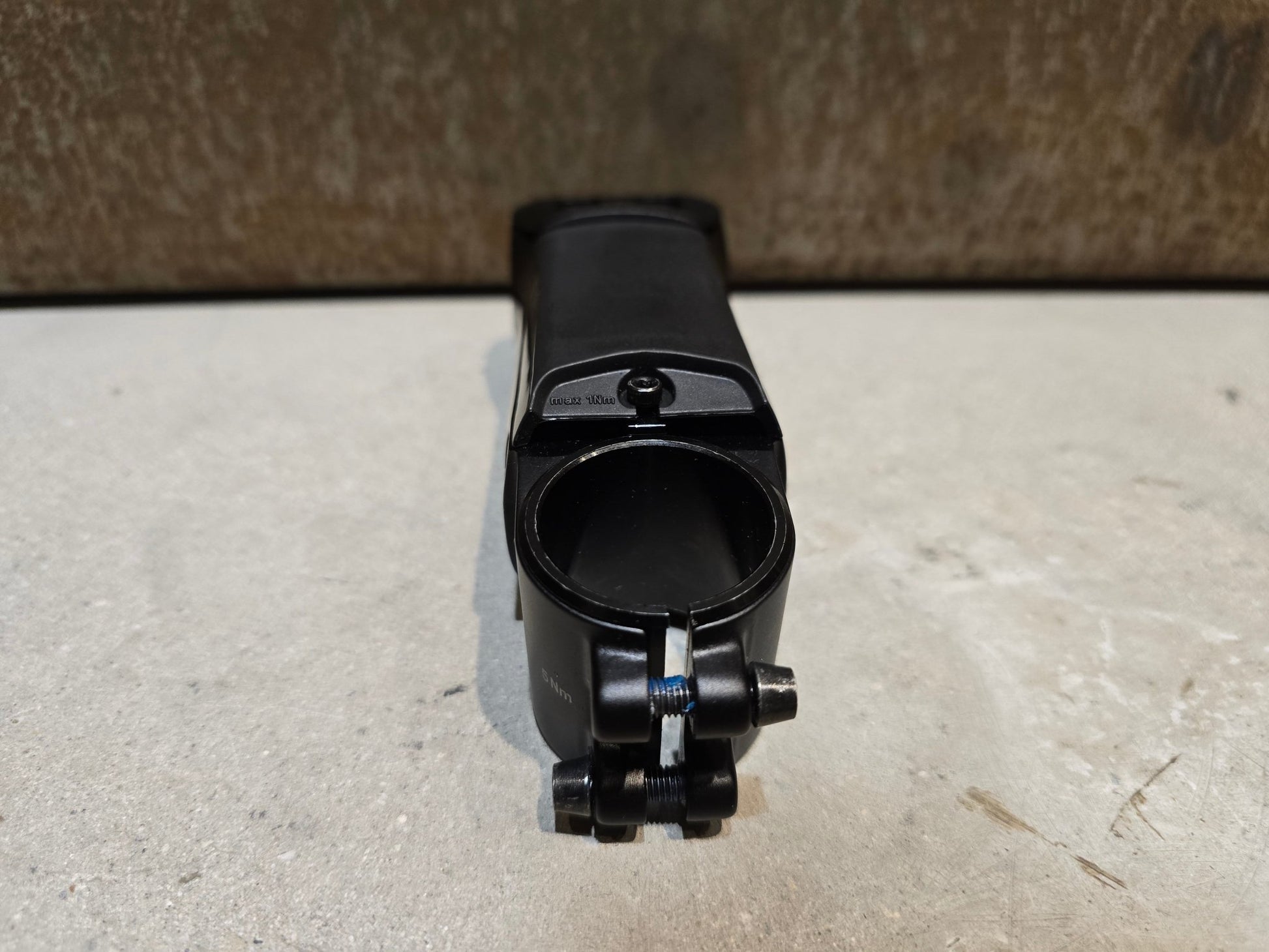 Vorbau von Syncros, SYNCROS RR 1.5 VORBAU 110 / 120MM / OHNE ZUBEHÖR in variant_title vor USEDBIKES - OB.DE Hintergrund