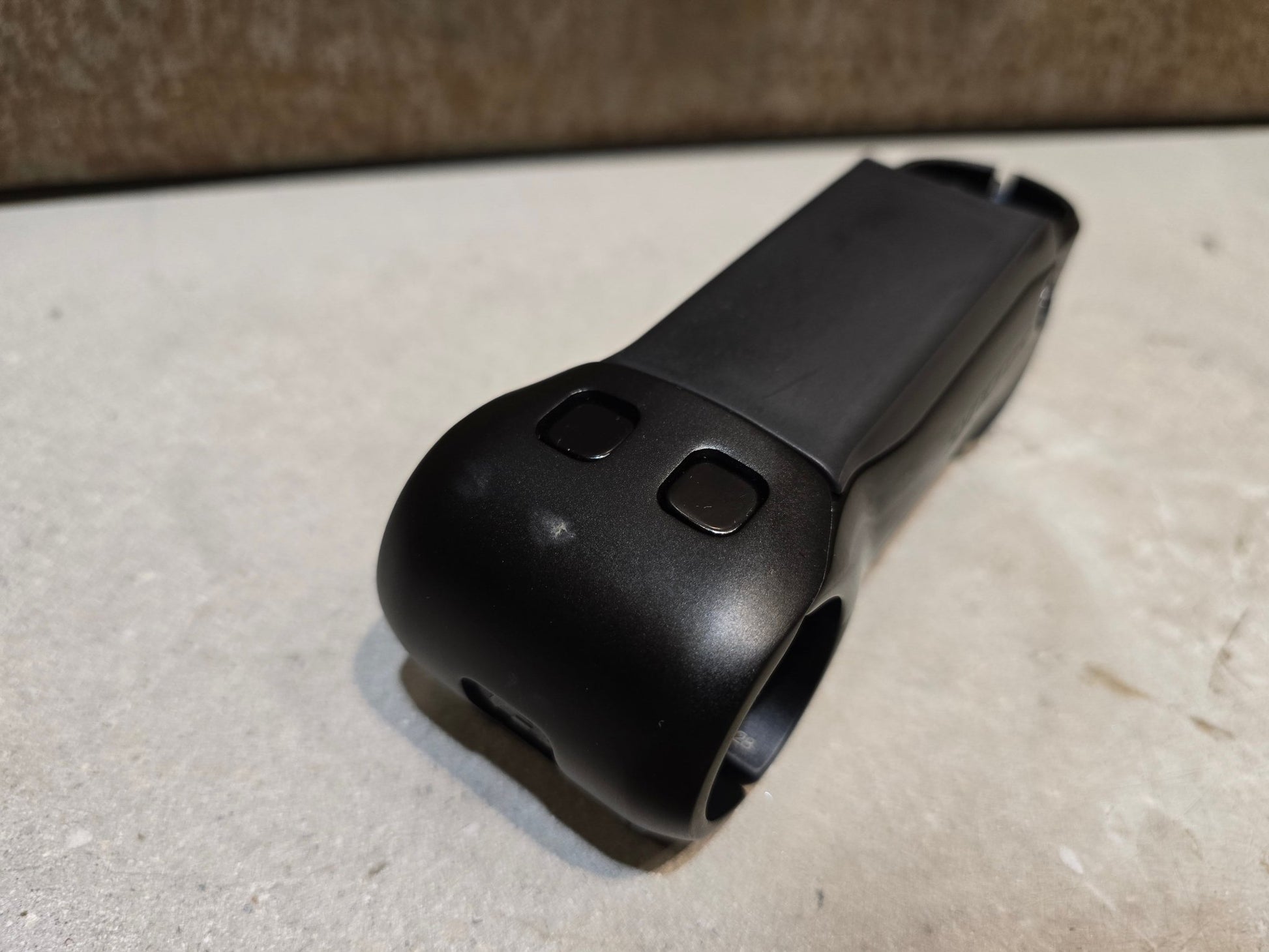 Vorbau von Syncros, SYNCROS RR 1.5 VORBAU 110 / 120MM / OHNE ZUBEHÖR in variant_title vor USEDBIKES - OB.DE Hintergrund