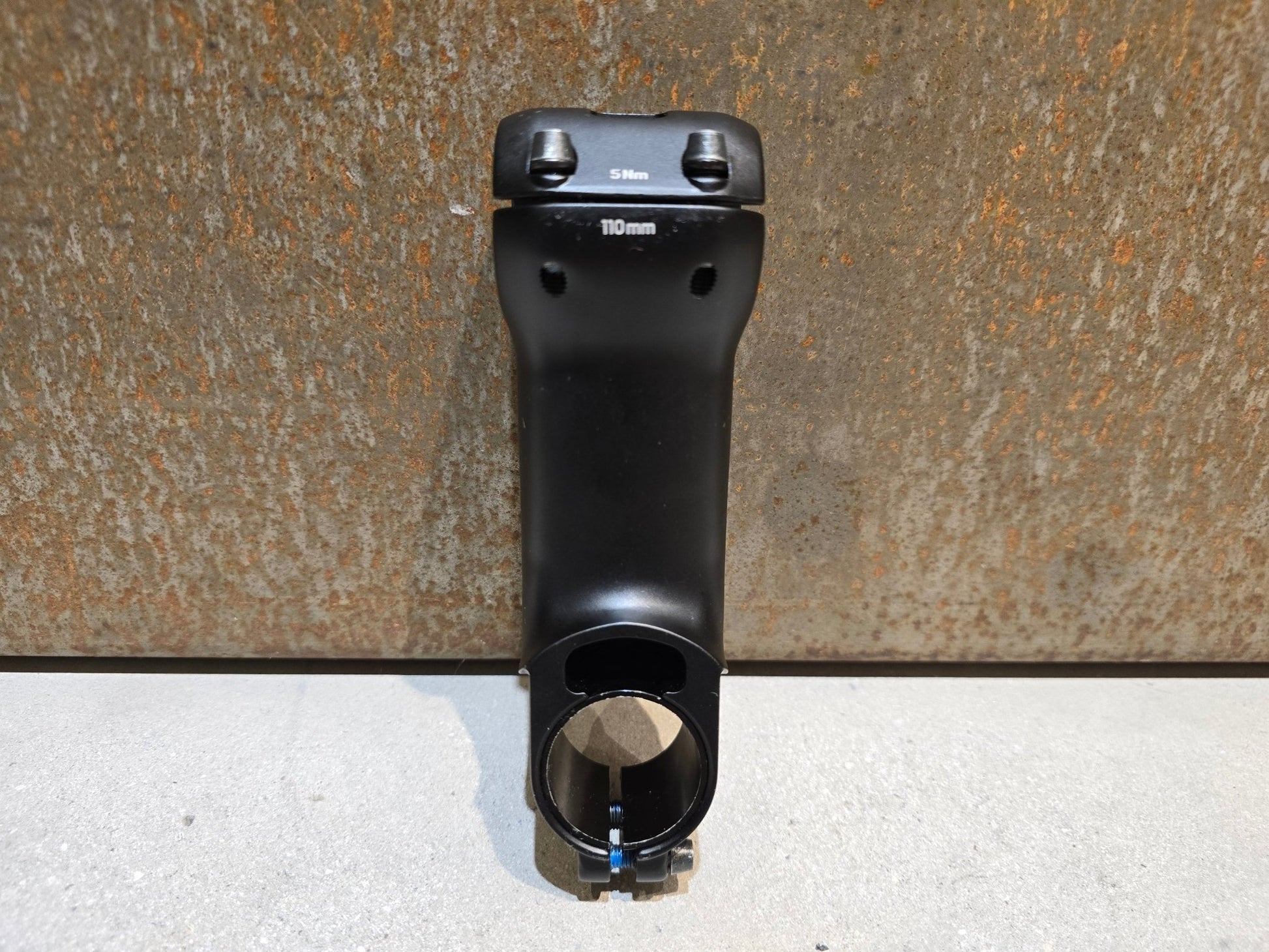 Vorbau von Syncros, SYNCROS RR 1.5 VORBAU 110 / 120MM / OHNE ZUBEHÖR in variant_title vor USEDBIKES - OB.DE Hintergrund