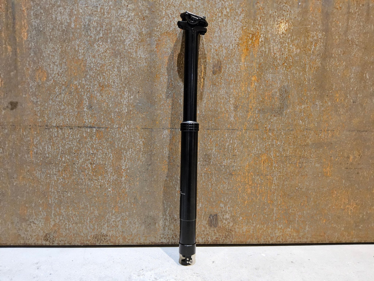 Sattelstütze von TranzX, TRANZX JD - YSP DROPPER POST SATTELSTÜTZE 34,9MM 170MM HUB in variant_title vor USEDBIKES - OB.DE Hintergrund