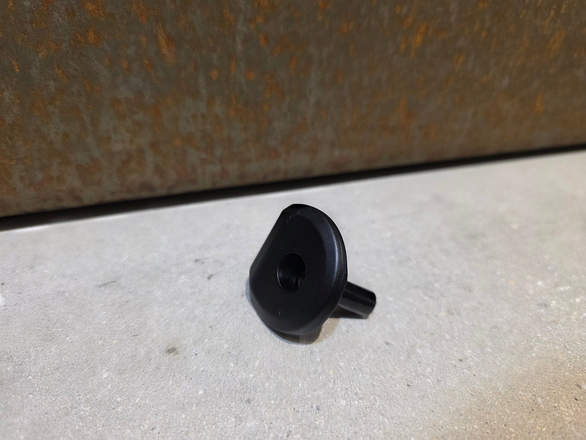 Zubehör von Trek, TREK 2 - BOLT SATTELSTÜTZEN SATTEL KLEMMBACKEN / W524901 / 7 X 10MM vor USEDBIKES - OB.DE Hintergrund