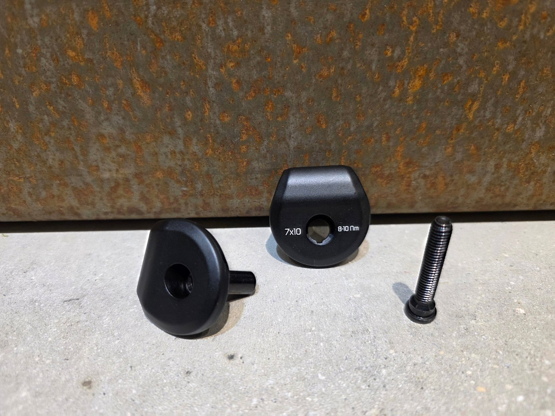 Zubehör von Trek, TREK 2 - BOLT SATTELSTÜTZEN SATTEL KLEMMBACKEN / W524901 / 7 X 10MM vor USEDBIKES - OB.DE Hintergrund