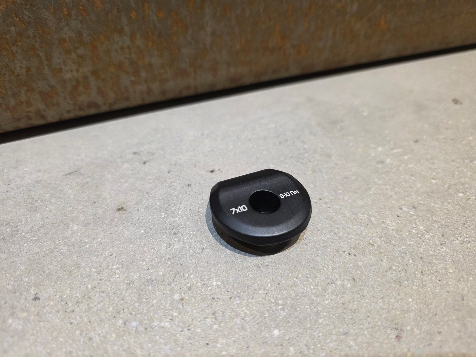 Zubehör von Trek, TREK 2 - BOLT SATTELSTÜTZEN SATTEL KLEMMBACKEN / W524901 / 7 X 10MM vor USEDBIKES - OB.DE Hintergrund