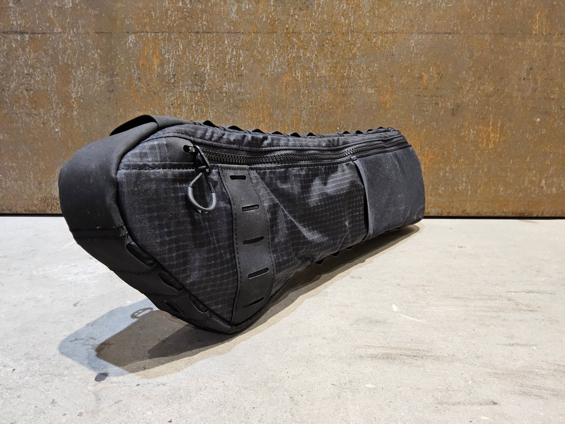 Taschen & Rucksäcke von Trek, TREK ADVENTURE FRAMEBAG RAHMENTASCHE / 2.6 LITER vor USEDBIKES - OB.DE Hintergrund