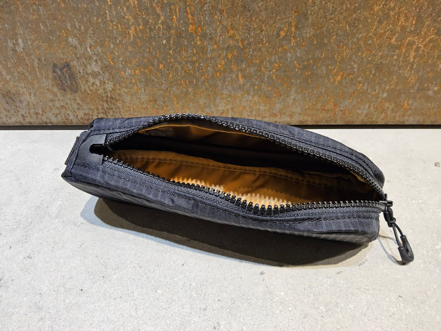 Taschen & Rucksäcke von Trek, TREK ADVENTURE TOPTUBE OBERROHRTASCHE / 0.8 LITER vor USEDBIKES - OB.DE Hintergrund