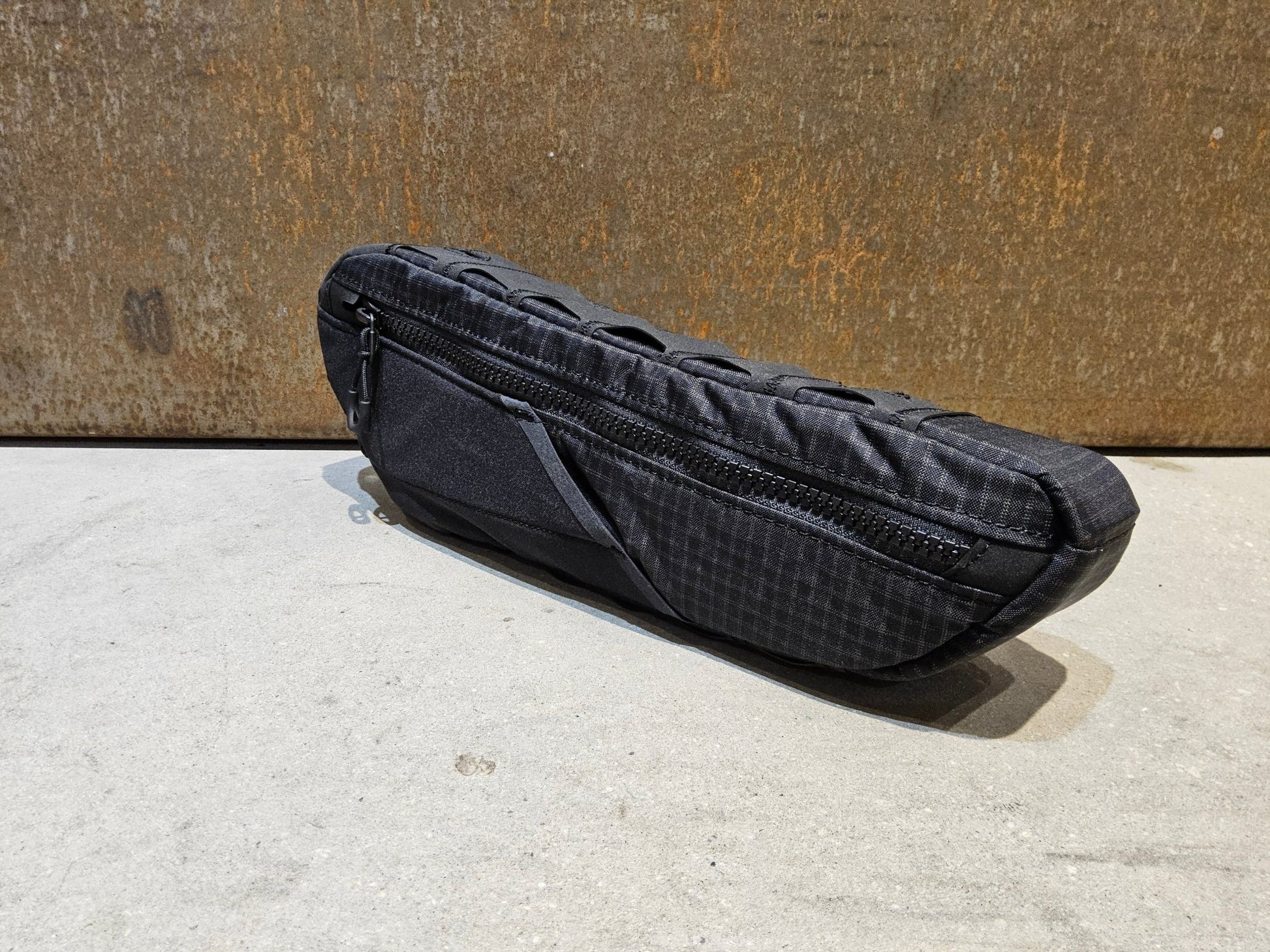 Taschen & Rucksäcke von Trek, TREK ADVENTURE TRIANGLE RAHMENTASCHE / 1 LITER vor USEDBIKES - OB.DE Hintergrund