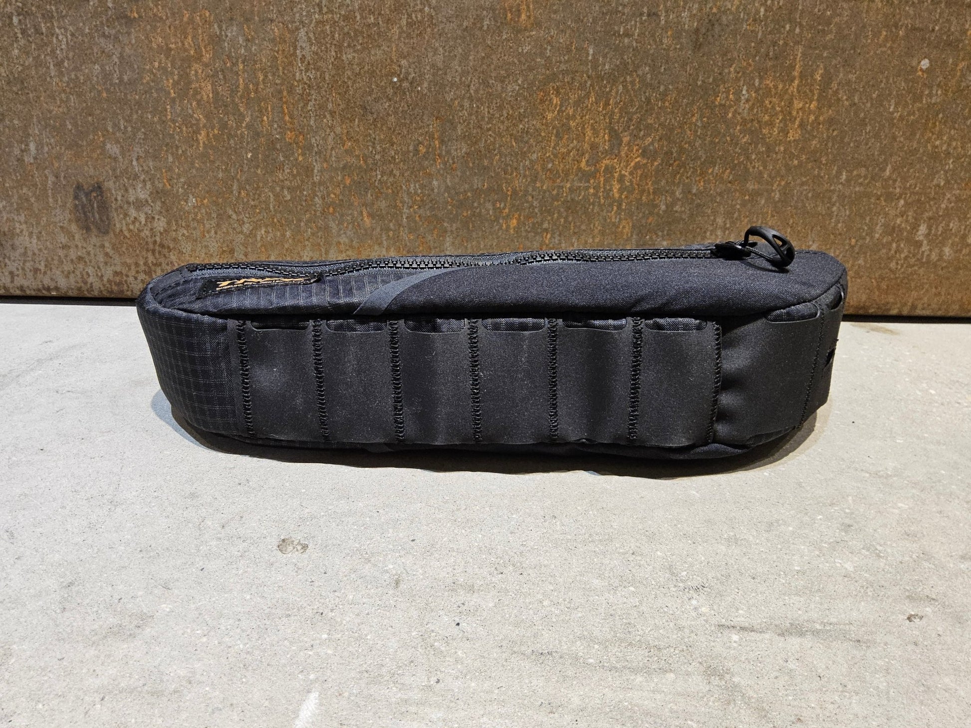 Taschen & Rucksäcke von Trek, TREK ADVENTURE TRIANGLE RAHMENTASCHE / 1 LITER vor USEDBIKES - OB.DE Hintergrund