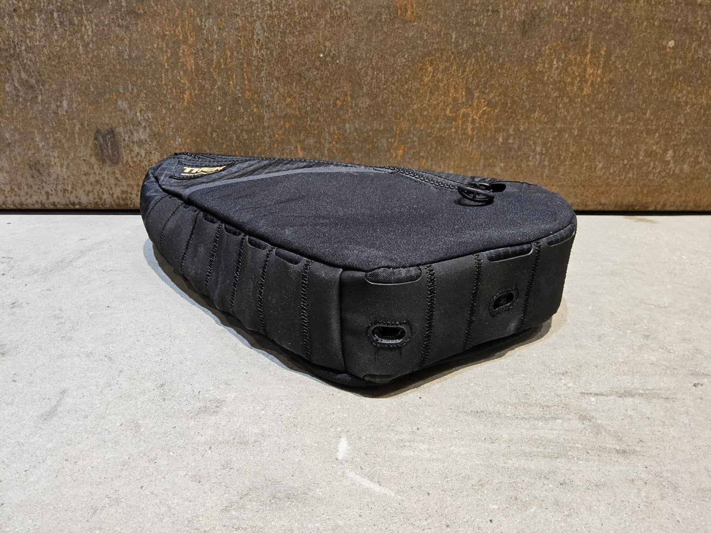 Taschen & Rucksäcke von Trek, TREK ADVENTURE TRIANGLE RAHMENTASCHE / 1.6 LITER vor USEDBIKES - OB.DE Hintergrund