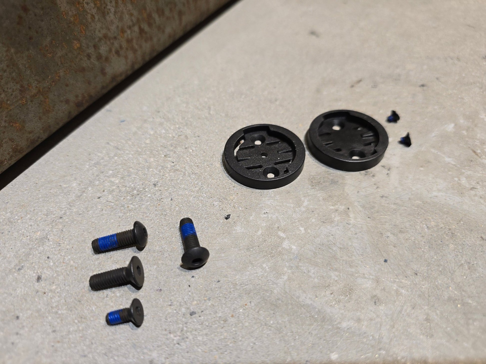 Computerhalterung von Trek, TREK AERO RSL BARSTEM PRO BLENDR MOUNT COMPUTERMOUNT vor USEDBIKES - OB.DE Hintergrund