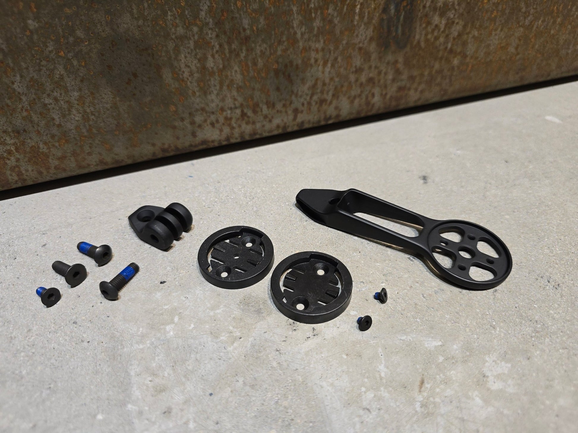 Computerhalterung von Trek, TREK AERO RSL BARSTEM PRO BLENDR MOUNT COMPUTERMOUNT vor USEDBIKES - OB.DE Hintergrund