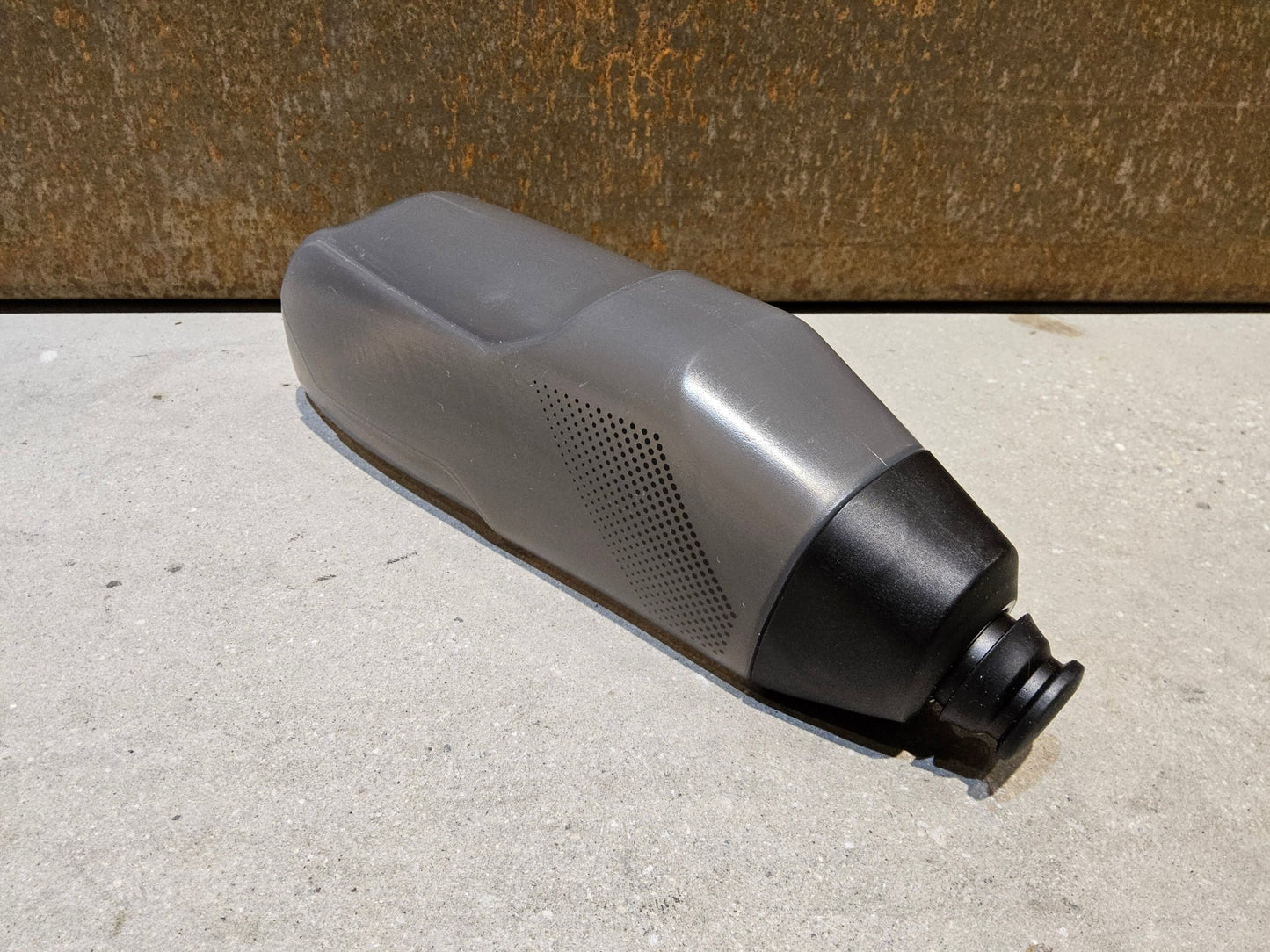 Trinkflaschen und Halter von Trek, TREK AERO TRINKFLASCHE UND CARBON FLASCHENHALTER vor USEDBIKES - OB.DE Hintergrund