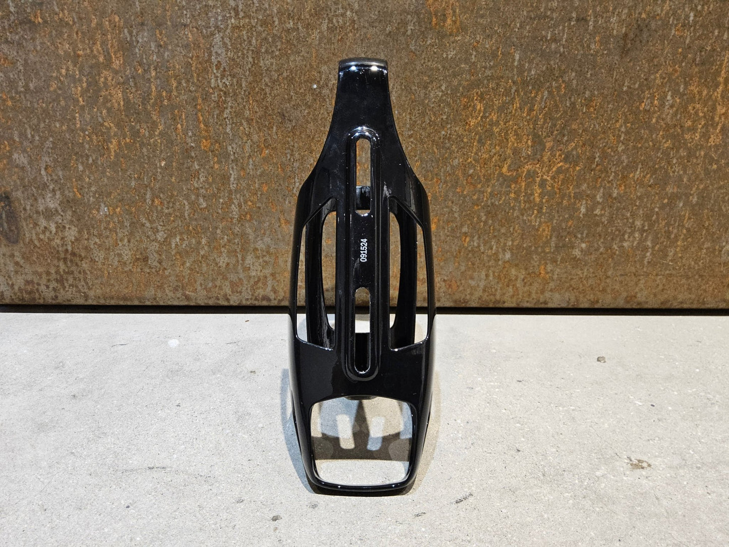 Trinkflaschen und Halter von Trek, TREK AERO TRINKFLASCHE UND CARBON FLASCHENHALTER vor USEDBIKES - OB.DE Hintergrund