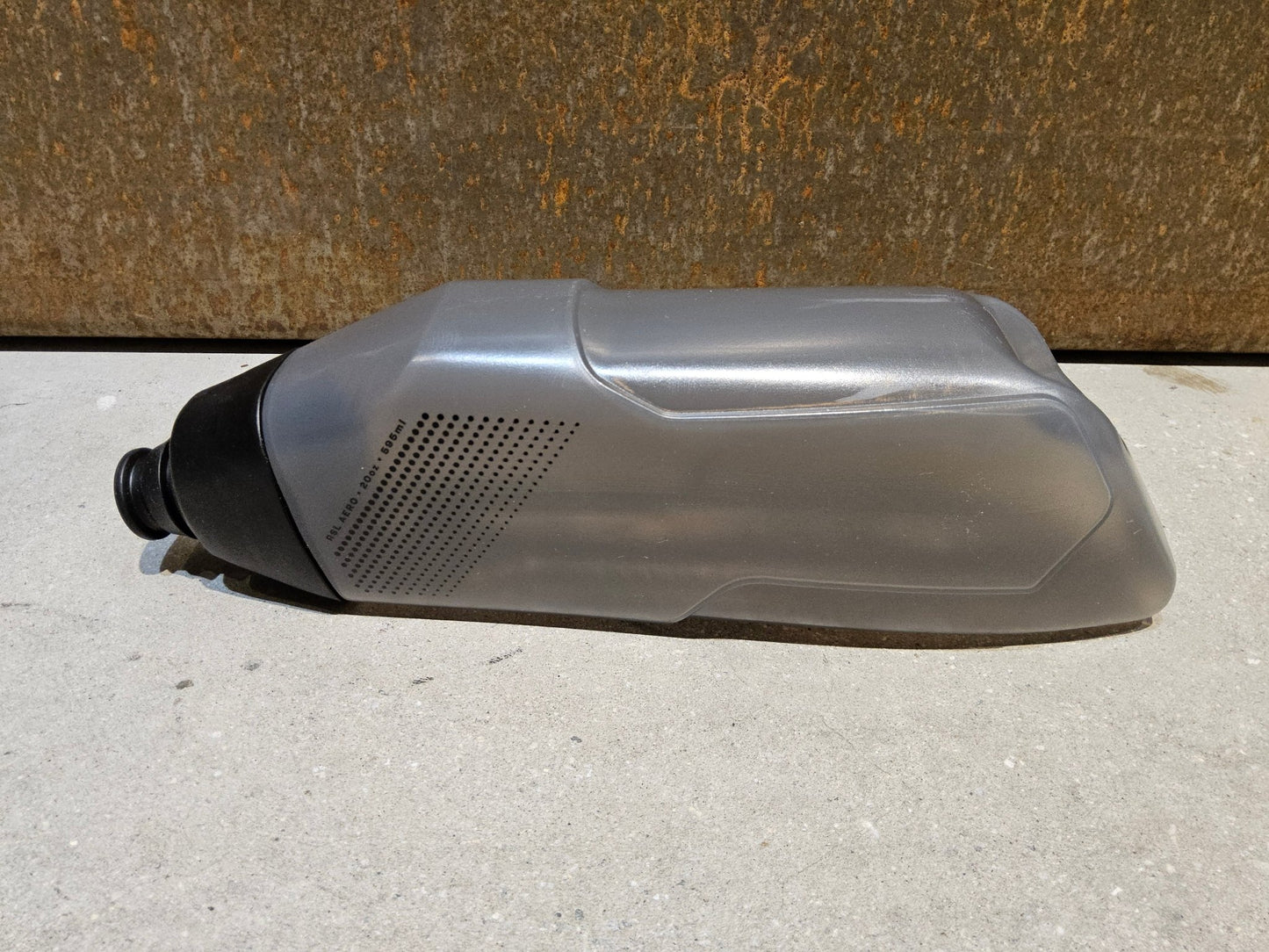 Trinkflaschen und Halter von Trek, TREK AERO TRINKFLASCHE UND CARBON FLASCHENHALTER vor USEDBIKES - OB.DE Hintergrund