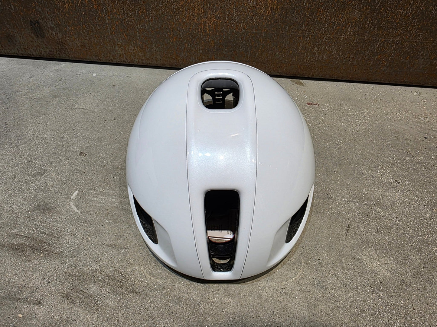 Helme von Trek, TREK BALLISTA MIPS AERO FAHRRADHELM / WHITE vor USEDBIKES - OB.DE Hintergrund