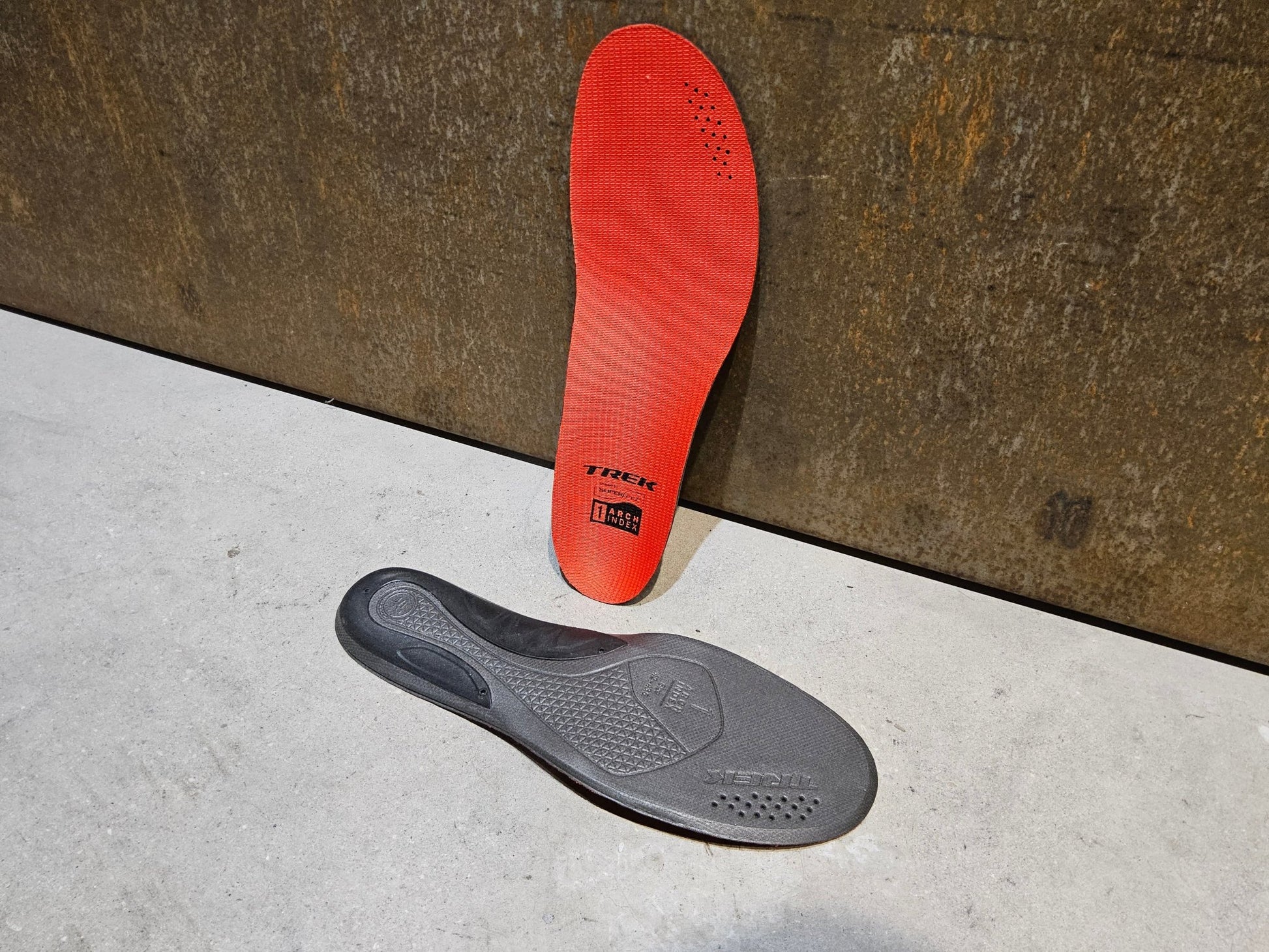 Sonstiges von Trek, TREK BIODYNAMIC FAHRRADEINLEGESOHLEN / FLACHE FUßGEWÖLBE / 42 - 43,5 vor USEDBIKES - OB.DE Hintergrund