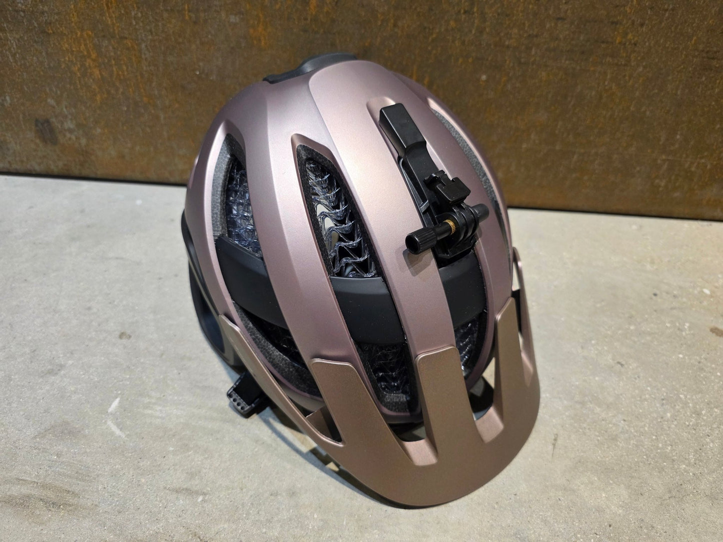 Helme von Trek, TREK BLAZE WAVECEL FAHRRADHELM / BRONZE AGE BLACK vor USEDBIKES - OB.DE Hintergrund