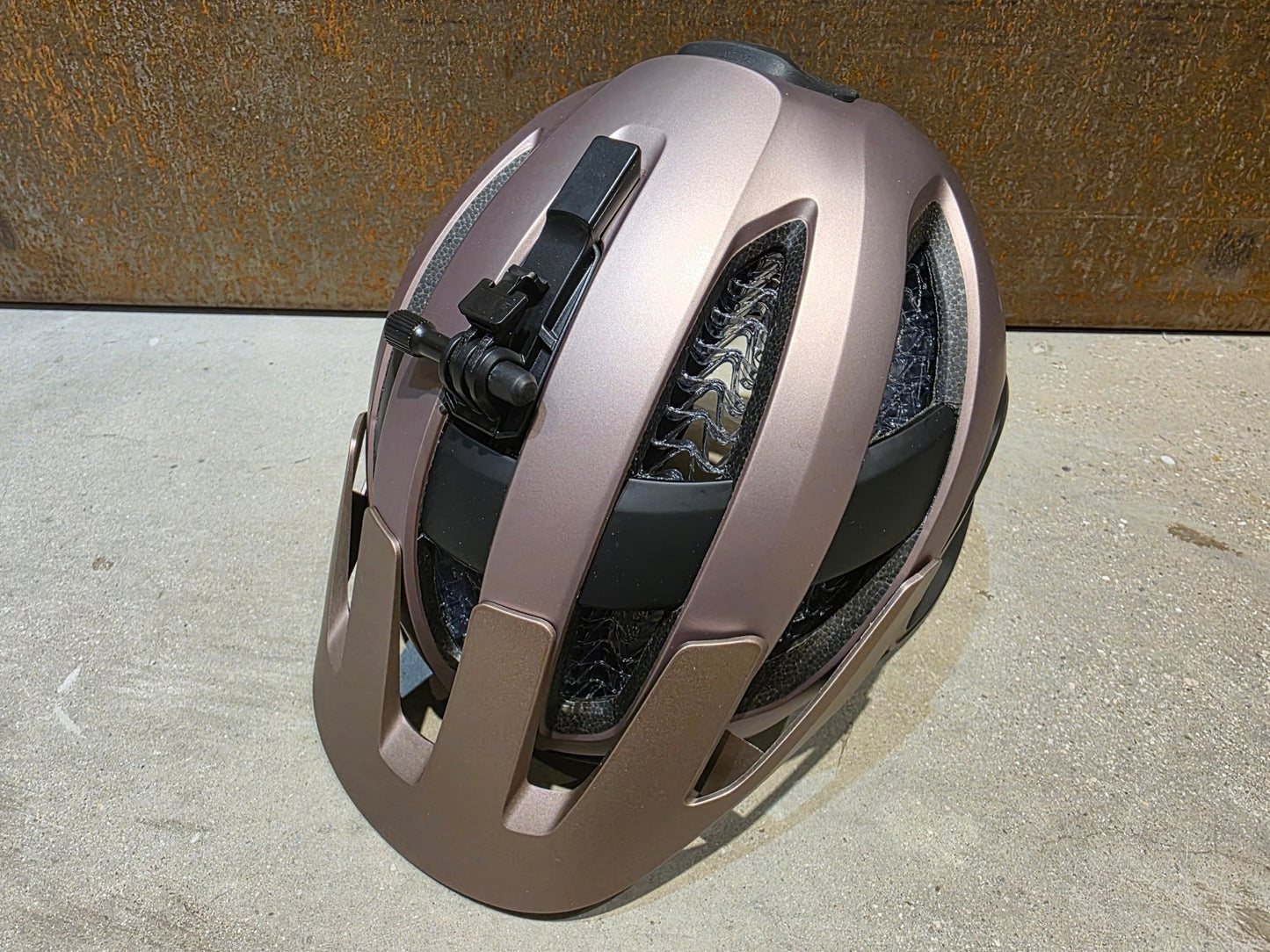 Helme von Trek, TREK BLAZE WAVECEL FAHRRADHELM / BRONZE AGE BLACK vor USEDBIKES - OB.DE Hintergrund