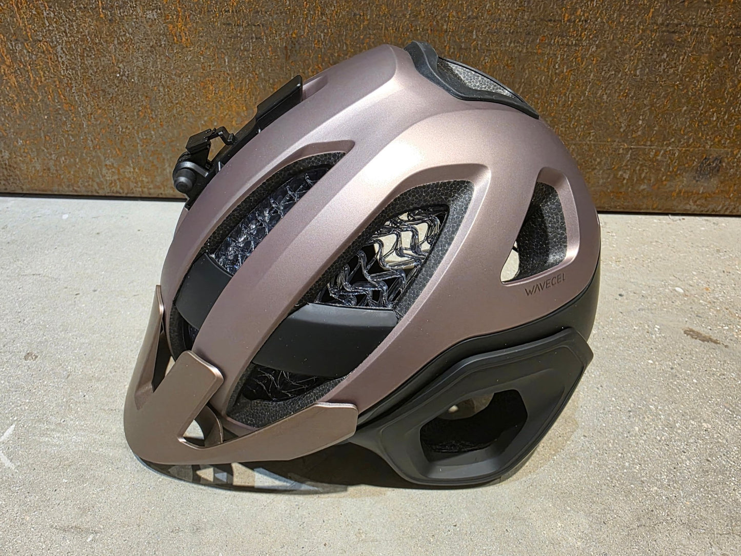 Helme von Trek, TREK BLAZE WAVECEL FAHRRADHELM / BRONZE AGE BLACK vor USEDBIKES - OB.DE Hintergrund