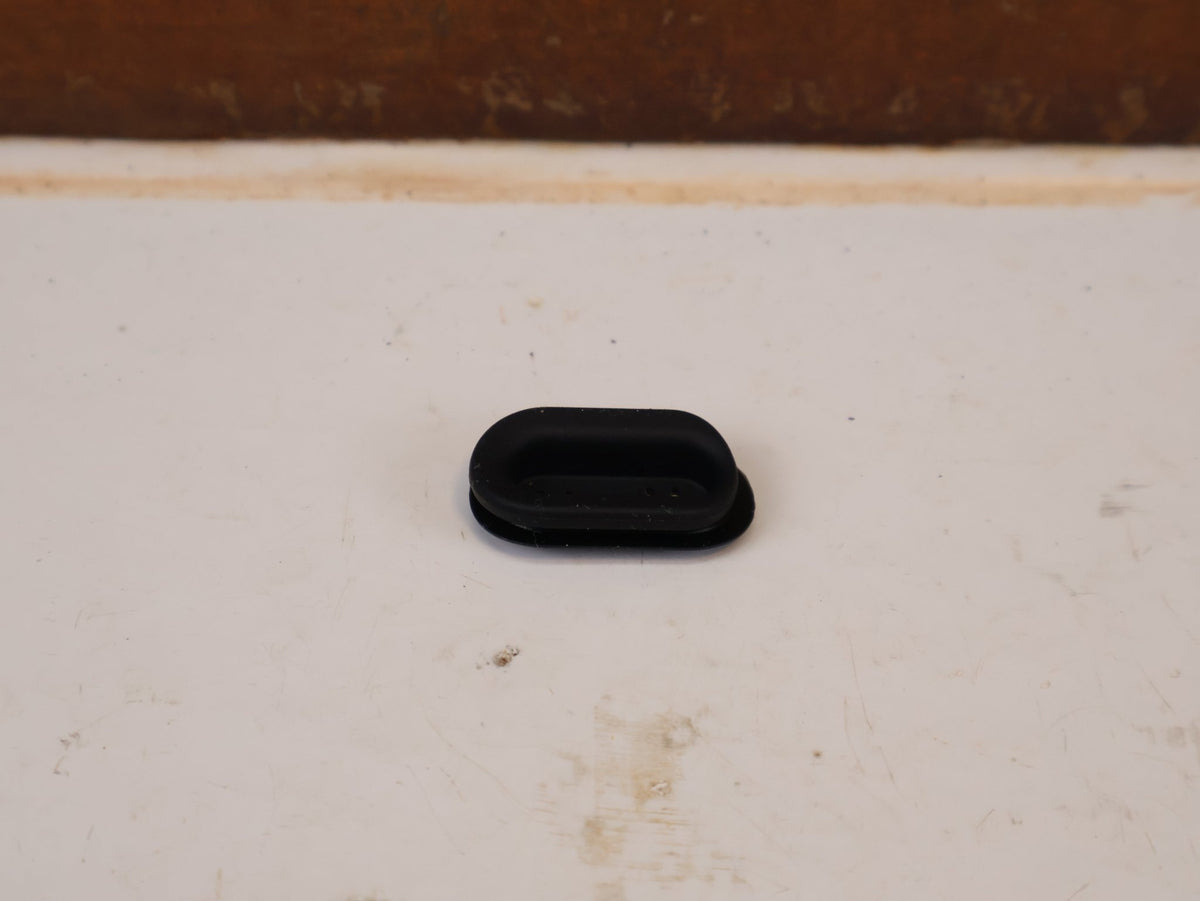 Zubehör von Trek, Trek Boone Internal Housing Grommet Dichtung Black W330578 vor USEDBIKES-OB.DE Hintergrund