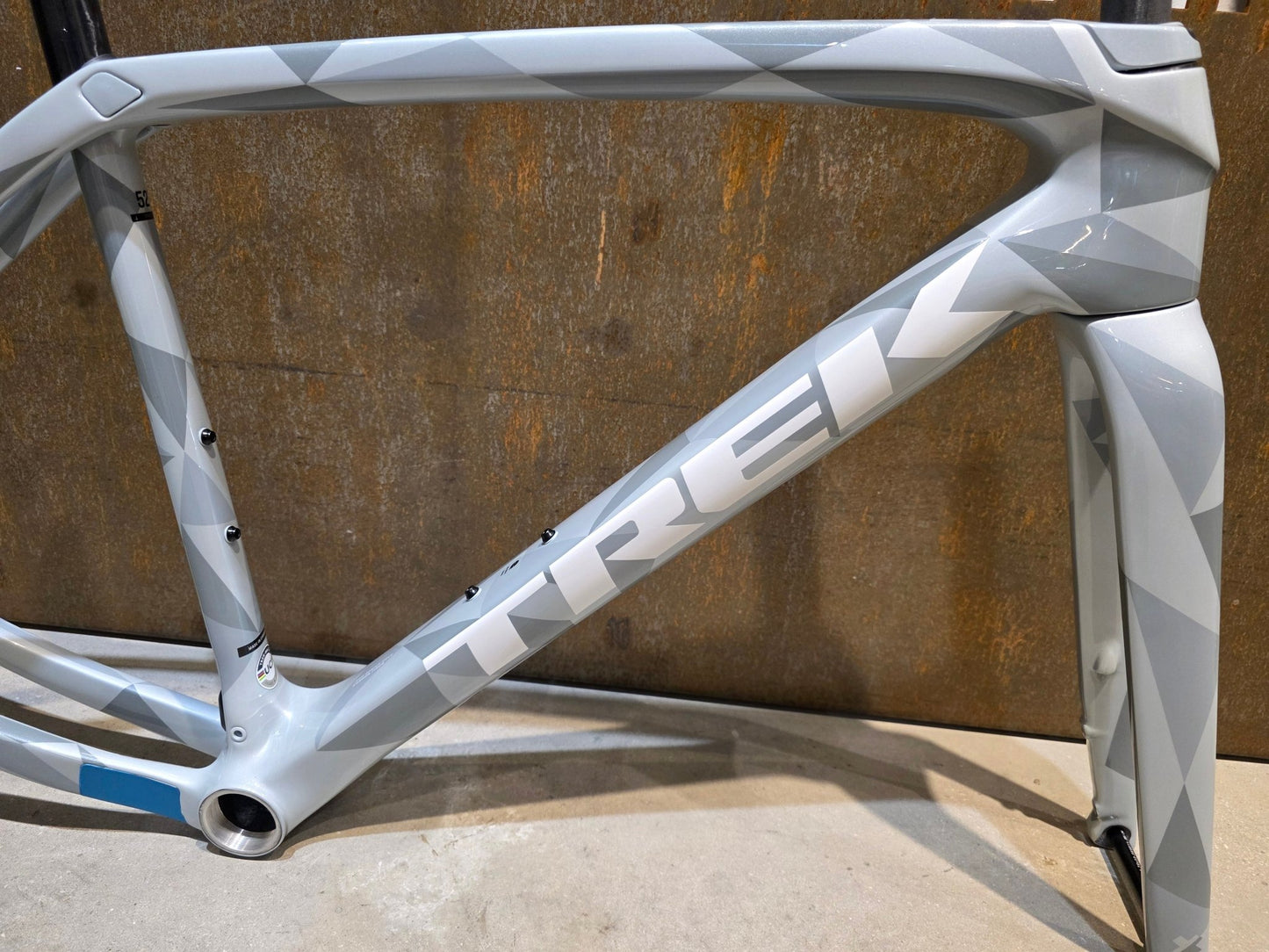 Gravel - /Cyclocrossrahmen von Trek, TREK BOONE RAHMENSET / PLASMA GREY PEARL / DISC / 52CM vor USEDBIKES - OB.DE Hintergrund