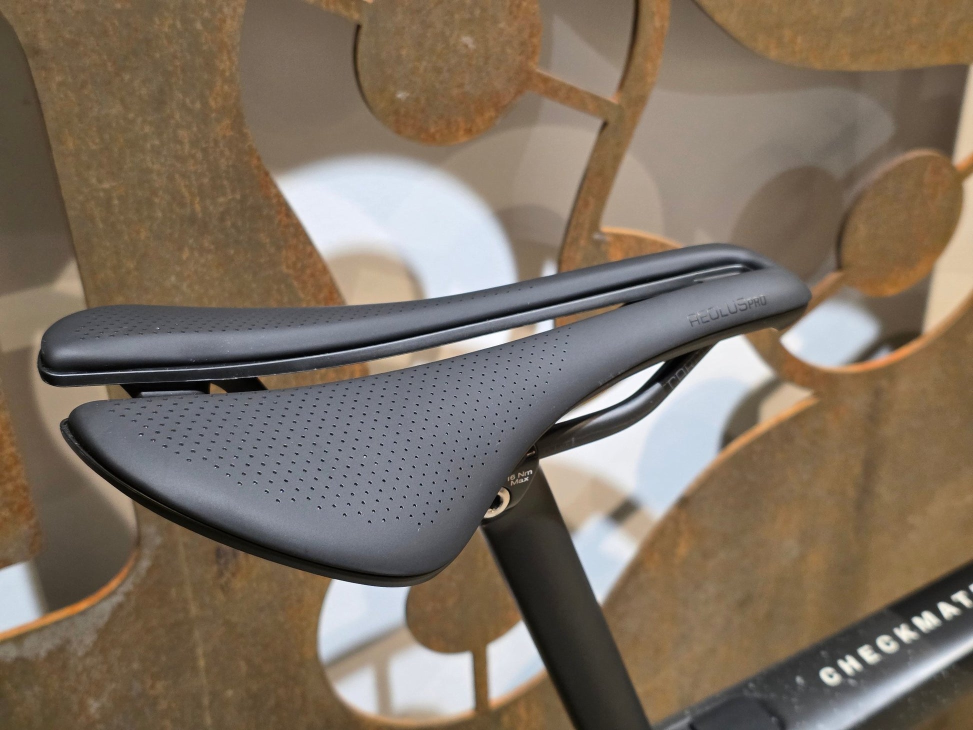 Gravel/Cyclocross von Trek, TREK CHECKMATE SLR 8 AXS / MATTE DEEP SMOKE / M vor USEDBIKES - OB.DE Hintergrund