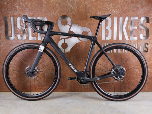 Gravel/Cyclocross von Trek, TREK CHECKMATE SLR 8 AXS / MATTE DEEP SMOKE / M/L vor USEDBIKES - OB.DE Hintergrund