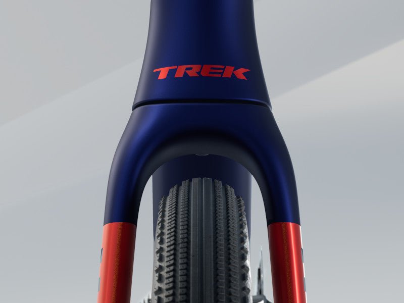 Gravel/Cyclocross von Trek, TREK CHECKMATE SLR 9 AXS / MATTE HEX BLUE / L vor USEDBIKES - OB.DE Hintergrund