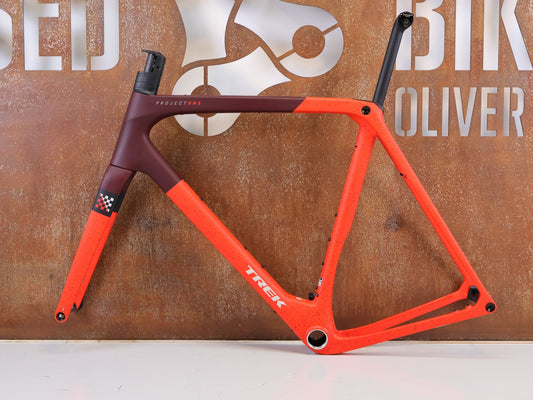 Gravel-/Cyclocrossrahmen von Trek, Trek Checkmate SLR Gravel Rahmenset 800 OCLV / XL vor USEDBIKES-OB.DE Hintergrund