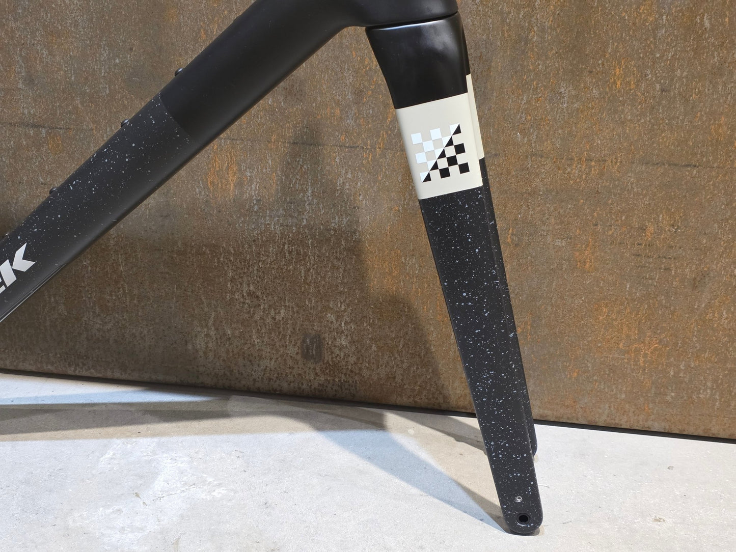 Gravel - /Cyclocrossrahmen von Trek, TREK CHECKMATE SLR RAHMENSET / M vor USEDBIKES - OB.DE Hintergrund