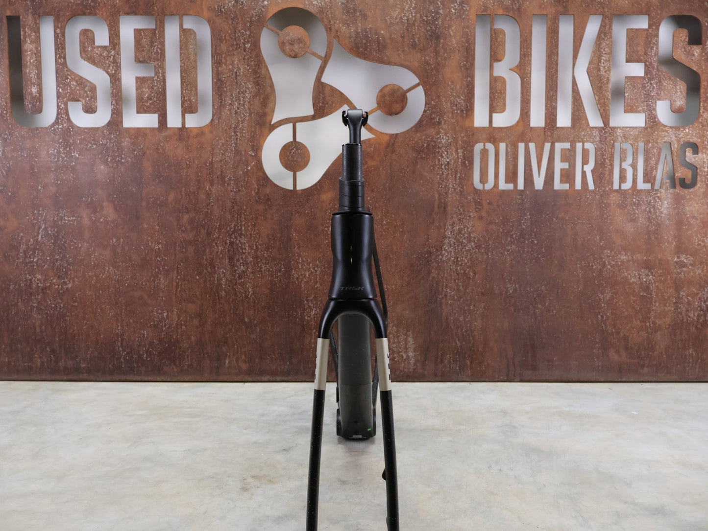 Gravel - /Cyclocrossrahmen von Trek, TREK CHECKMATE SLR RAHMENSET / M vor USEDBIKES - OB.DE Hintergrund