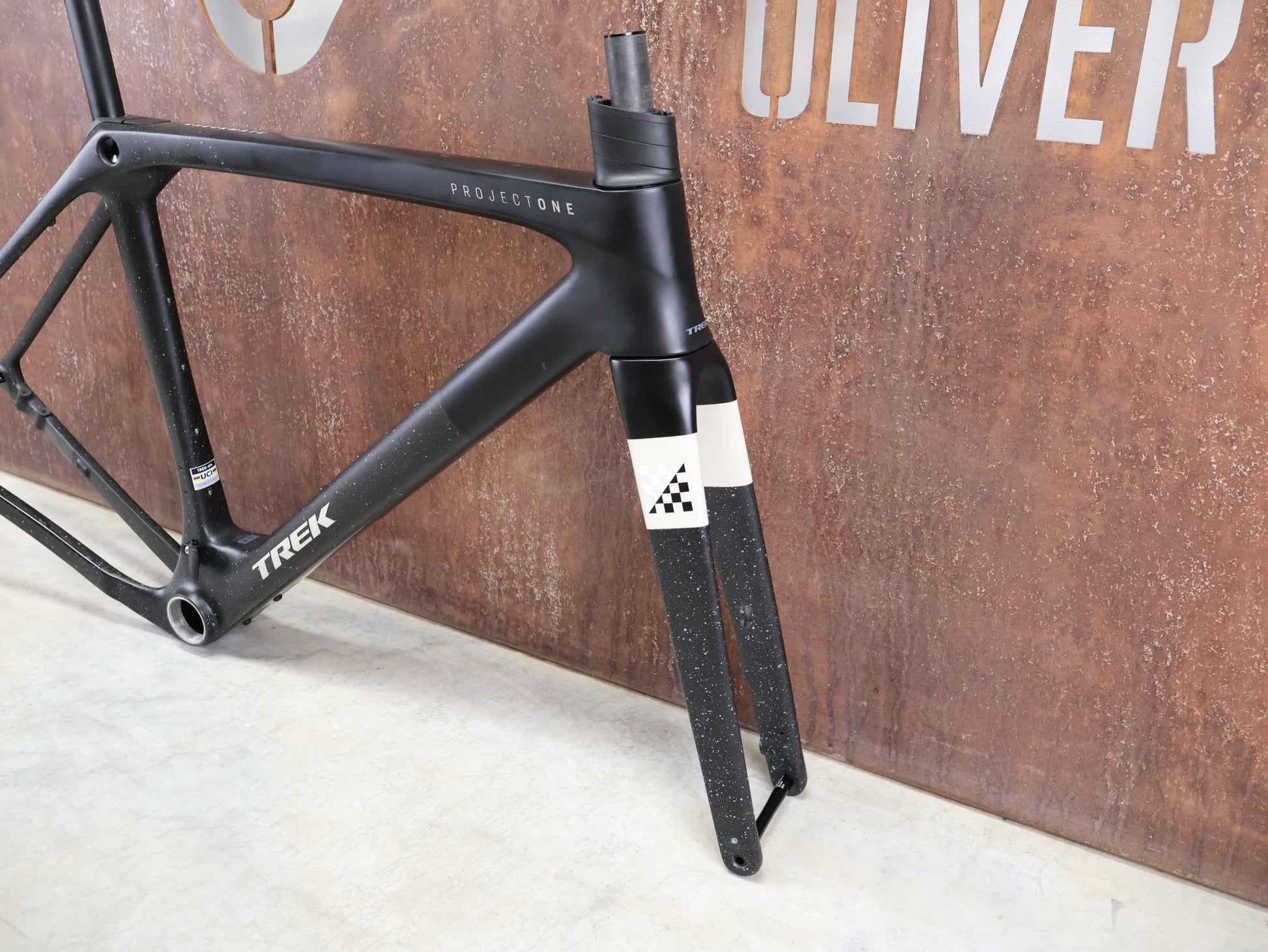 Gravel - /Cyclocrossrahmen von Trek, TREK CHECKMATE SLR RAHMENSET / M vor USEDBIKES - OB.DE Hintergrund