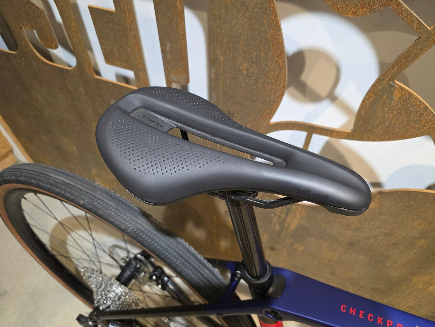 Gravel/Cyclocross von Trek, TREK CHECKPOINT SL 6 AXS GEN 3 / XS vor USEDBIKES - OB.DE Hintergrund
