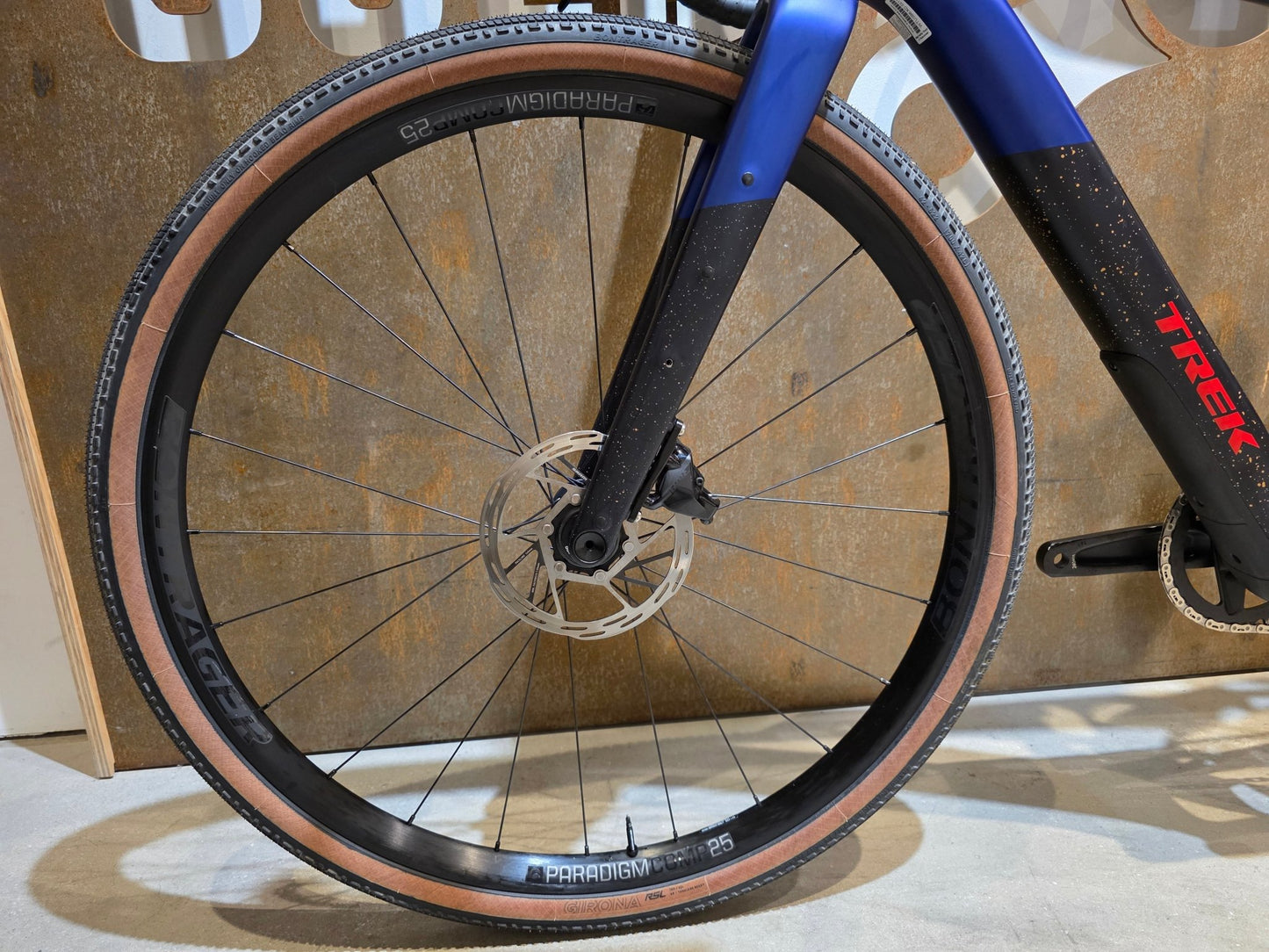 Gravel/Cyclocross von Trek, TREK CHECKPOINT SL 6 AXS GEN 3 / XS vor USEDBIKES - OB.DE Hintergrund