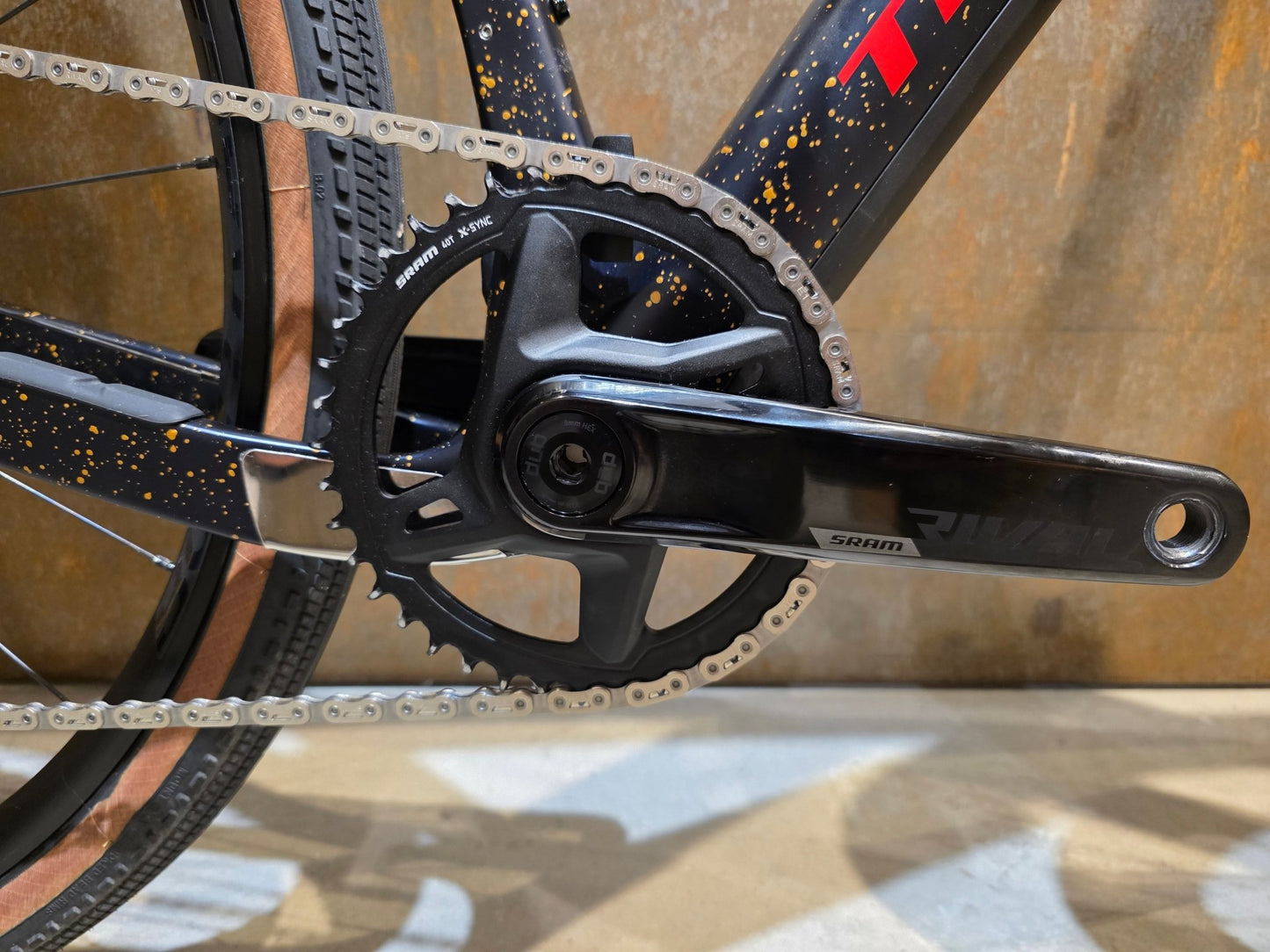 Gravel/Cyclocross von Trek, TREK CHECKPOINT SL 6 AXS GEN 3 / XS vor USEDBIKES - OB.DE Hintergrund