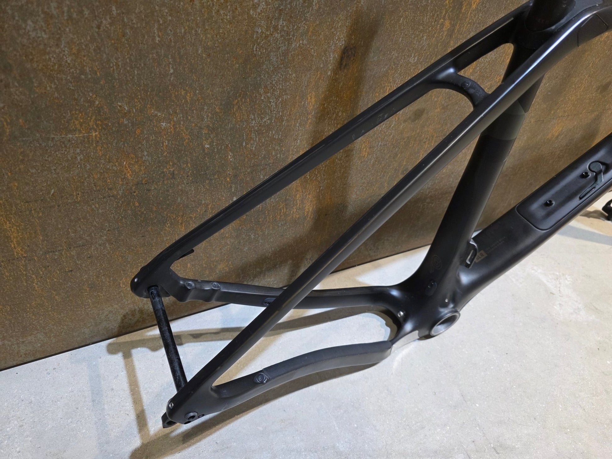 Gravel - /Cyclocrossrahmen von Trek, TREK CHECKPOINT SLR RAHMENSET / OLIVE GREY / DISC / 54CM in variant_title vor USEDBIKES - OB.DE Hintergrund