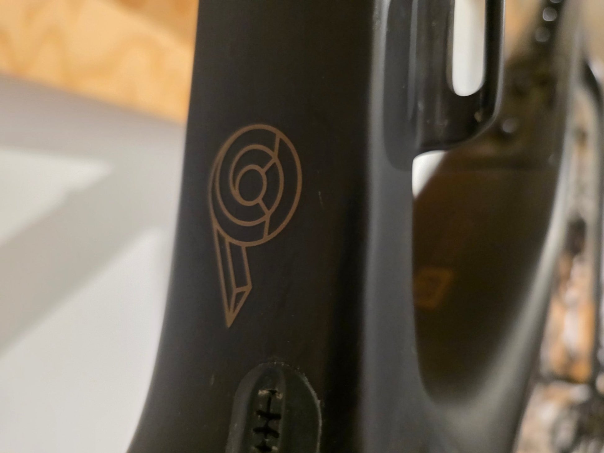 Gravel - /Cyclocrossrahmen von Trek, TREK CHECKPOINT SLR RAHMENSET / OLIVE GREY / DISC / 54CM in variant_title vor USEDBIKES - OB.DE Hintergrund