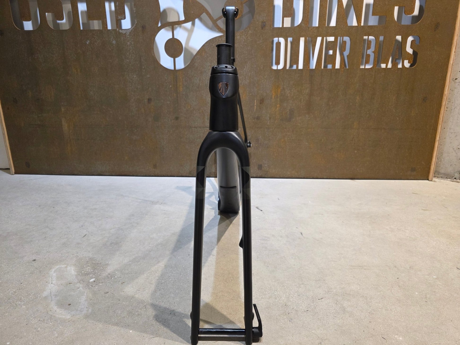 Gravel - /Cyclocrossrahmen von Trek, TREK CHECKPOINT SLR RAHMENSET / OLIVE GREY / DISC / 54CM in variant_title vor USEDBIKES - OB.DE Hintergrund