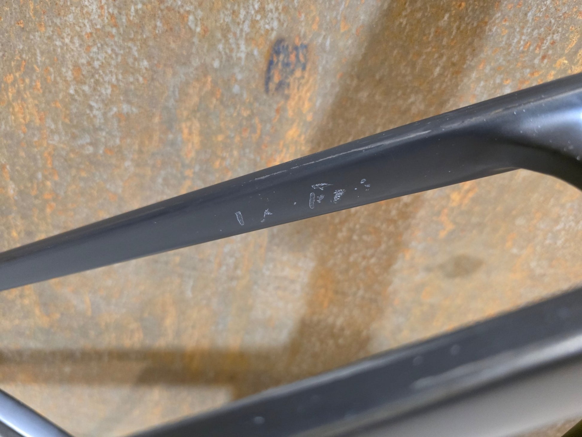 Gravel - /Cyclocrossrahmen von Trek, TREK CHECKPOINT SLR RAHMENSET / OLIVE GREY / DISC / 54CM in variant_title vor USEDBIKES - OB.DE Hintergrund