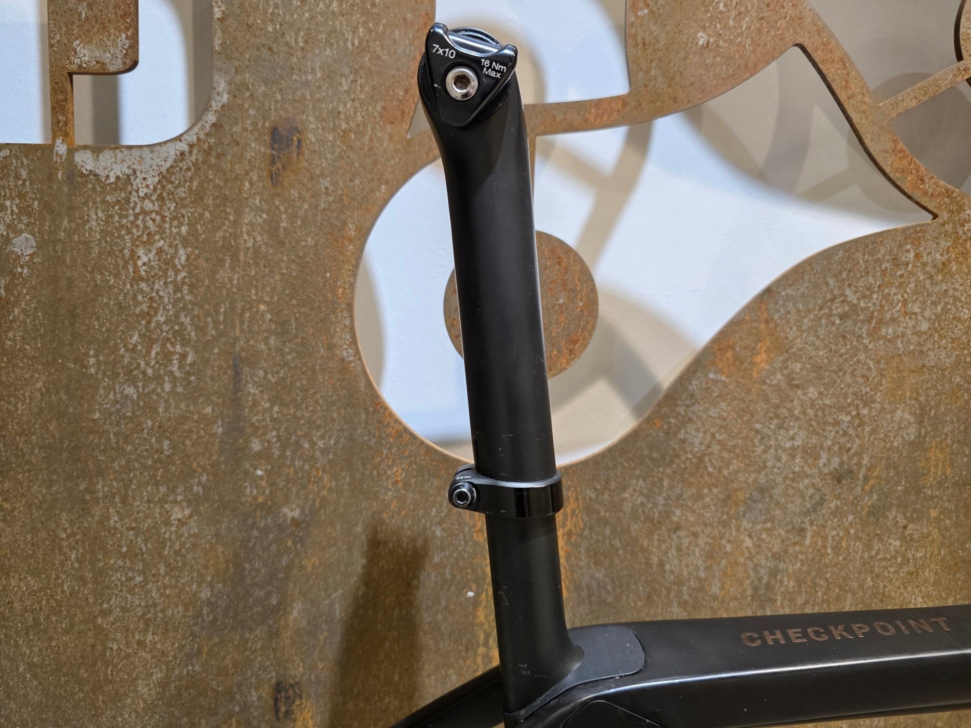 Gravel - /Cyclocrossrahmen von Trek, TREK CHECKPOINT SLR RAHMENSET / OLIVE GREY / DISC / 54CM in variant_title vor USEDBIKES - OB.DE Hintergrund