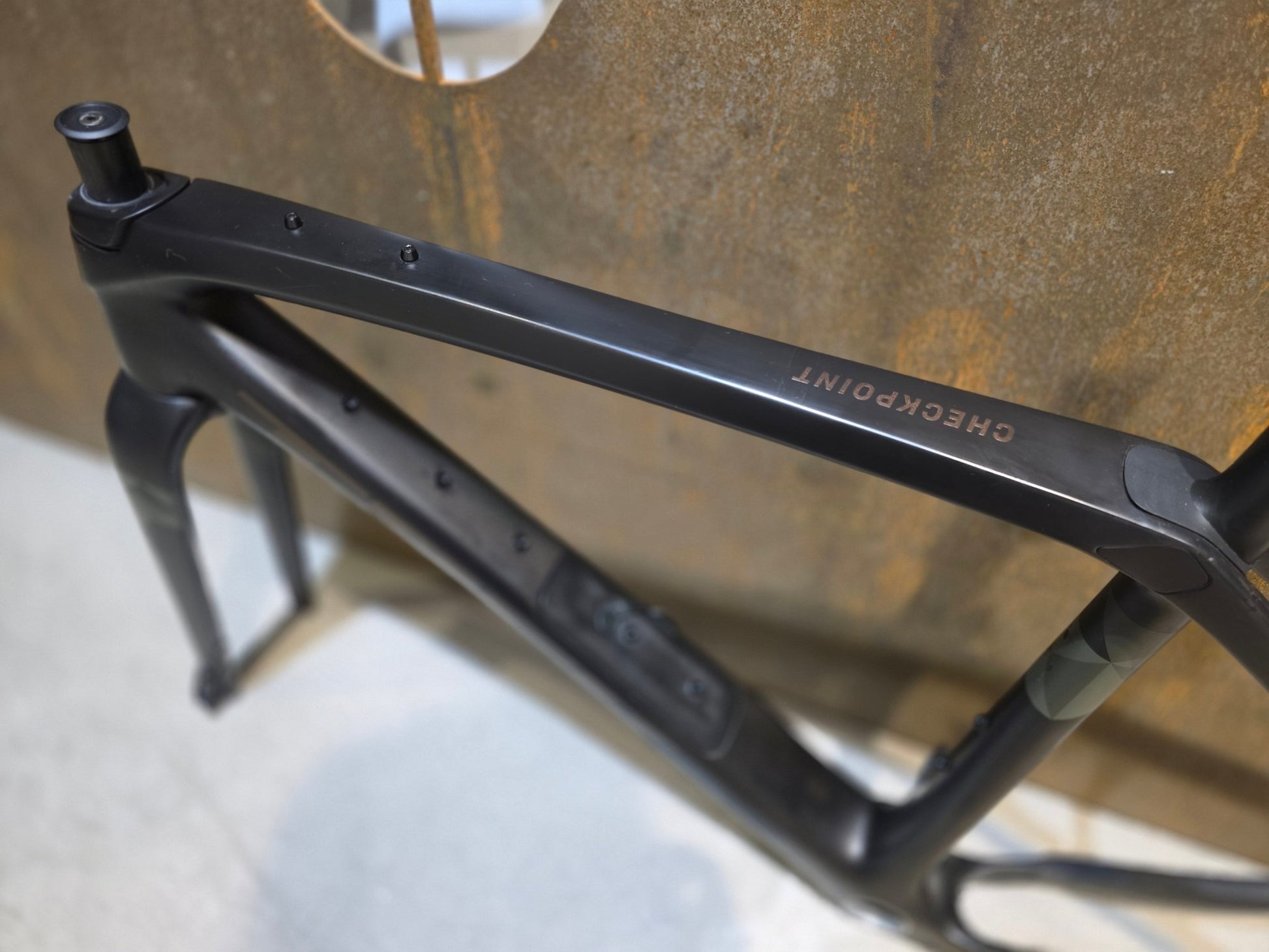 Gravel - /Cyclocrossrahmen von Trek, TREK CHECKPOINT SLR RAHMENSET / OLIVE GREY / DISC / 54CM in variant_title vor USEDBIKES - OB.DE Hintergrund