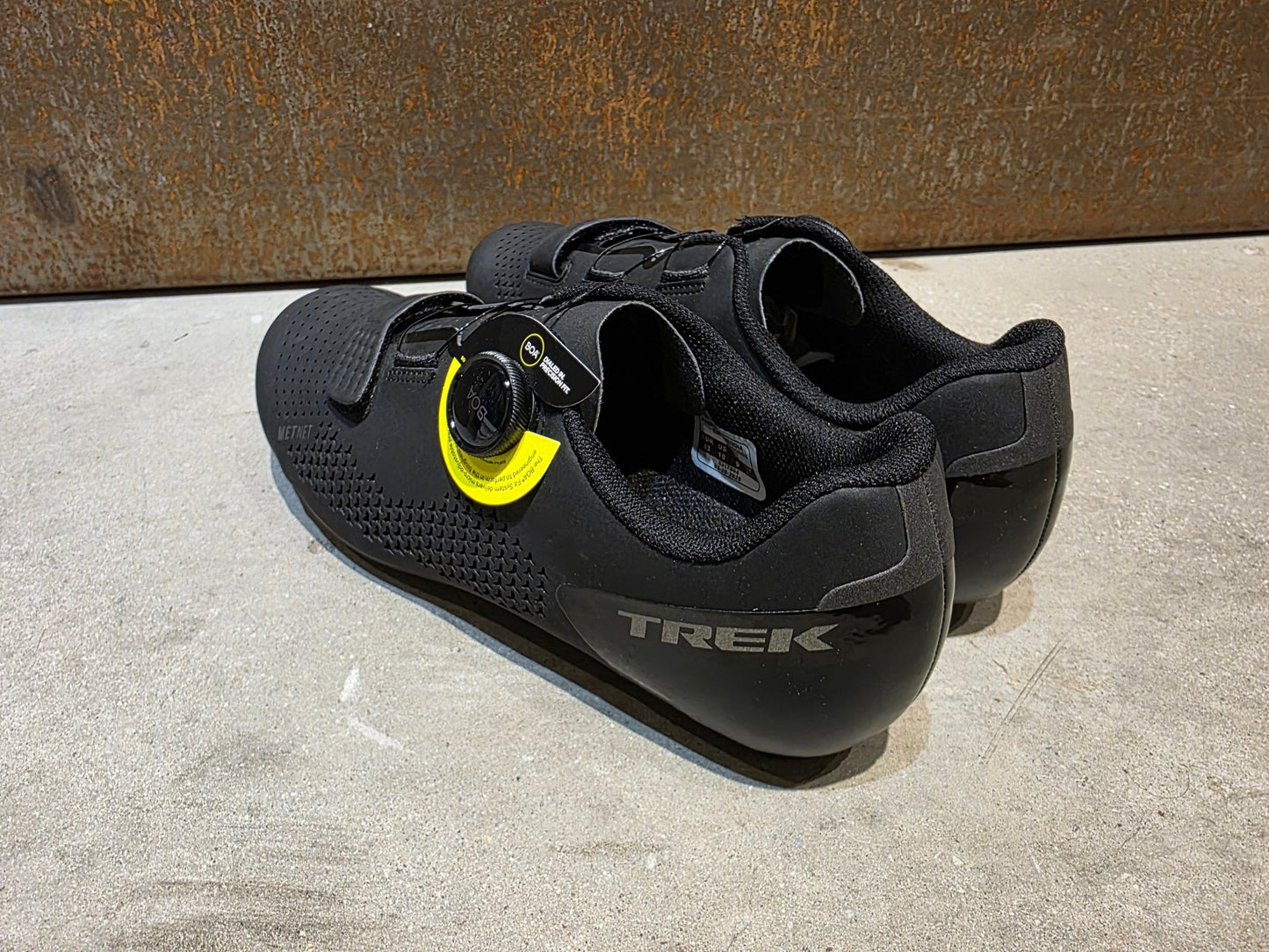 RR - Herrenschuhe von Trek, TREK CIRCUIT RENNRADSCHUH / BLACK vor USEDBIKES - OB.DE Hintergrund