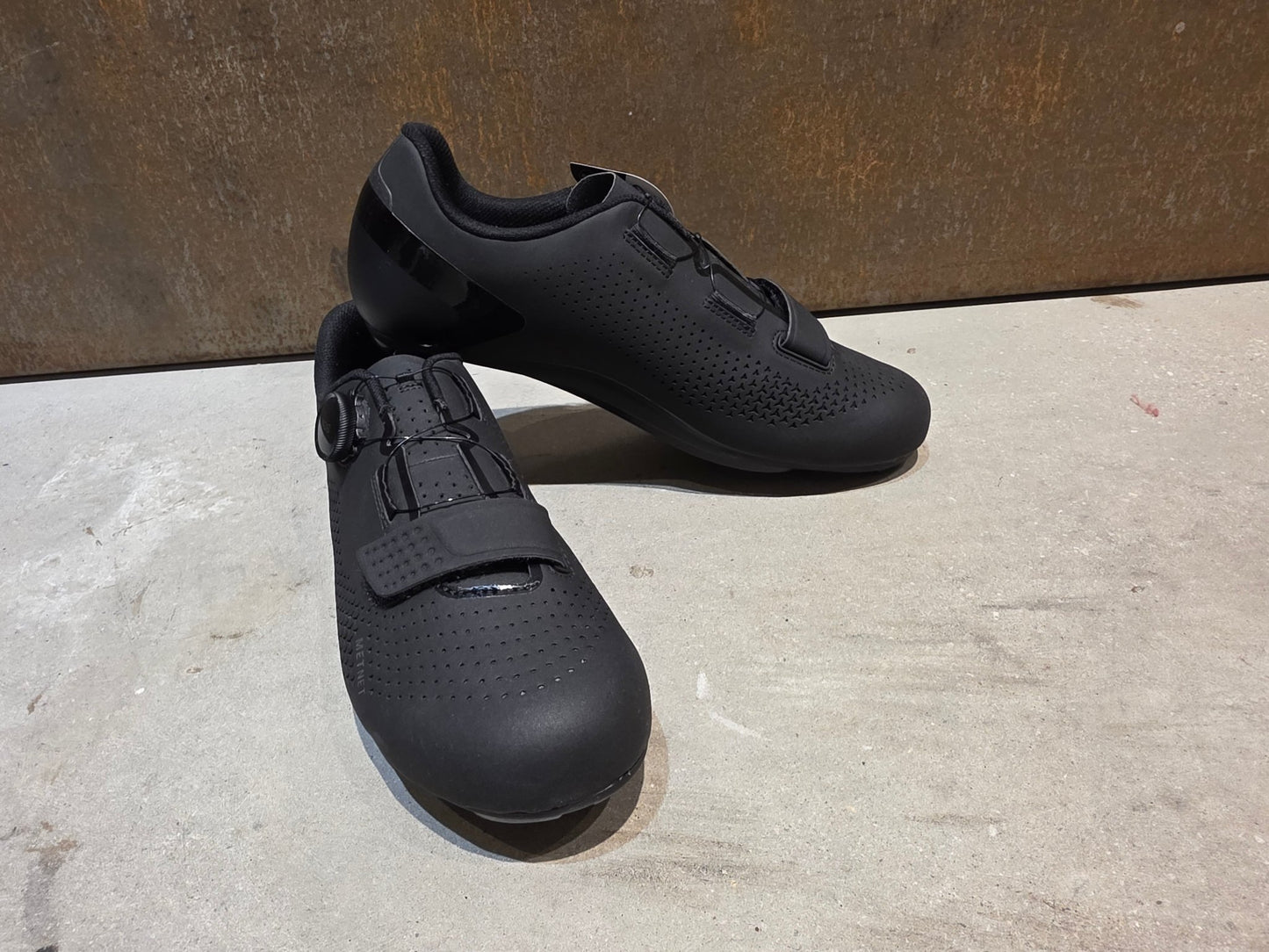 RR - Herrenschuhe von Trek, TREK CIRCUIT RENNRADSCHUH / BLACK vor USEDBIKES - OB.DE Hintergrund