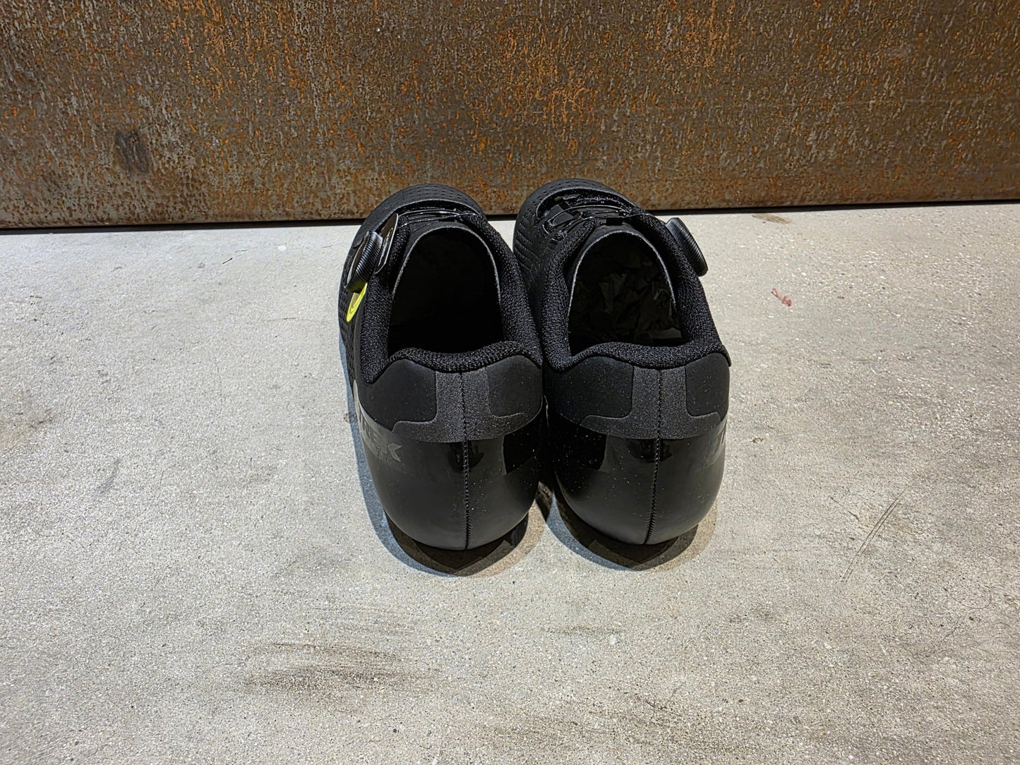 RR - Herrenschuhe von Trek, TREK CIRCUIT RENNRADSCHUH / BLACK vor USEDBIKES - OB.DE Hintergrund