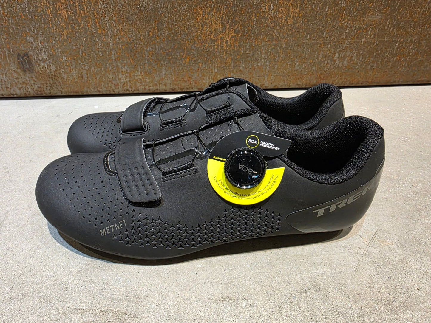 RR - Herrenschuhe von Trek, TREK CIRCUIT RENNRADSCHUH / BLACK vor USEDBIKES - OB.DE Hintergrund