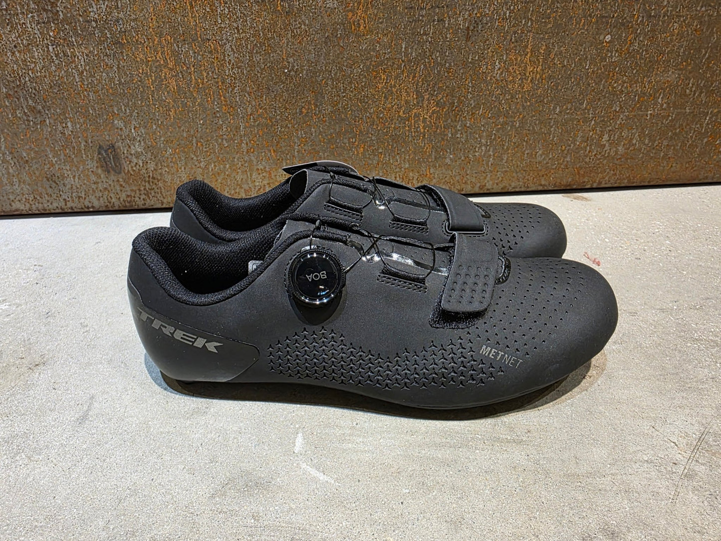 RR - Herrenschuhe von Trek, TREK CIRCUIT RENNRADSCHUH / BLACK vor USEDBIKES - OB.DE Hintergrund